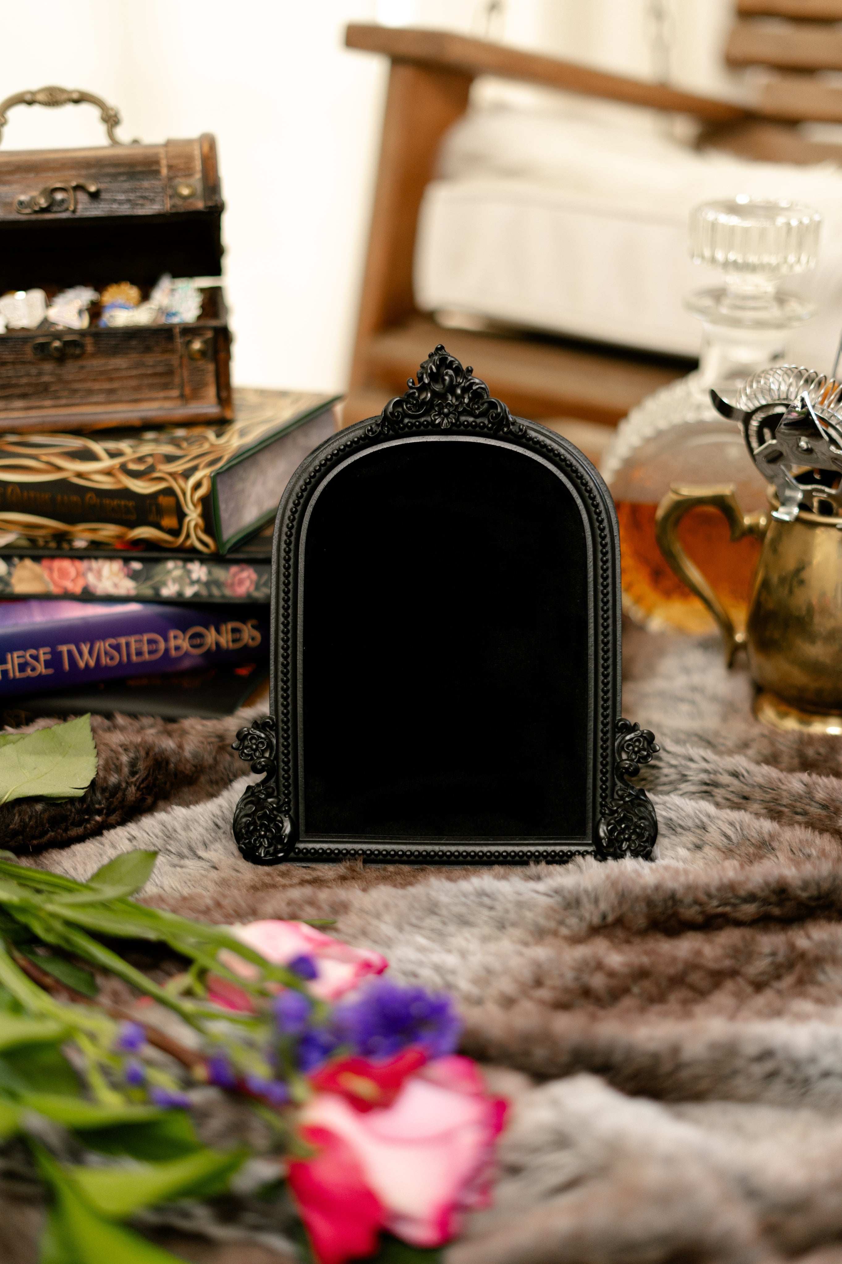 The Onyx Arch Pinboard