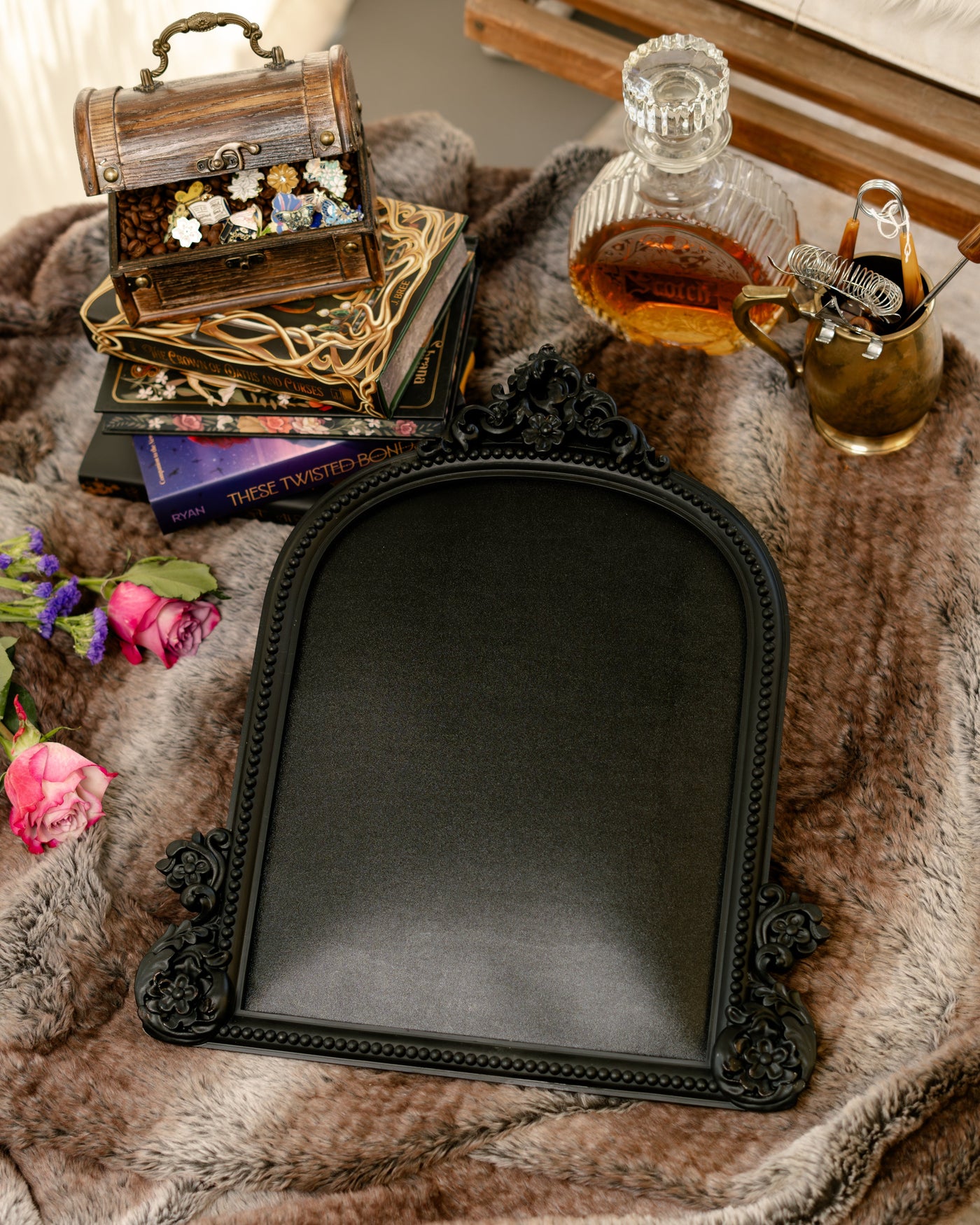 The Onyx Arch Pinboard