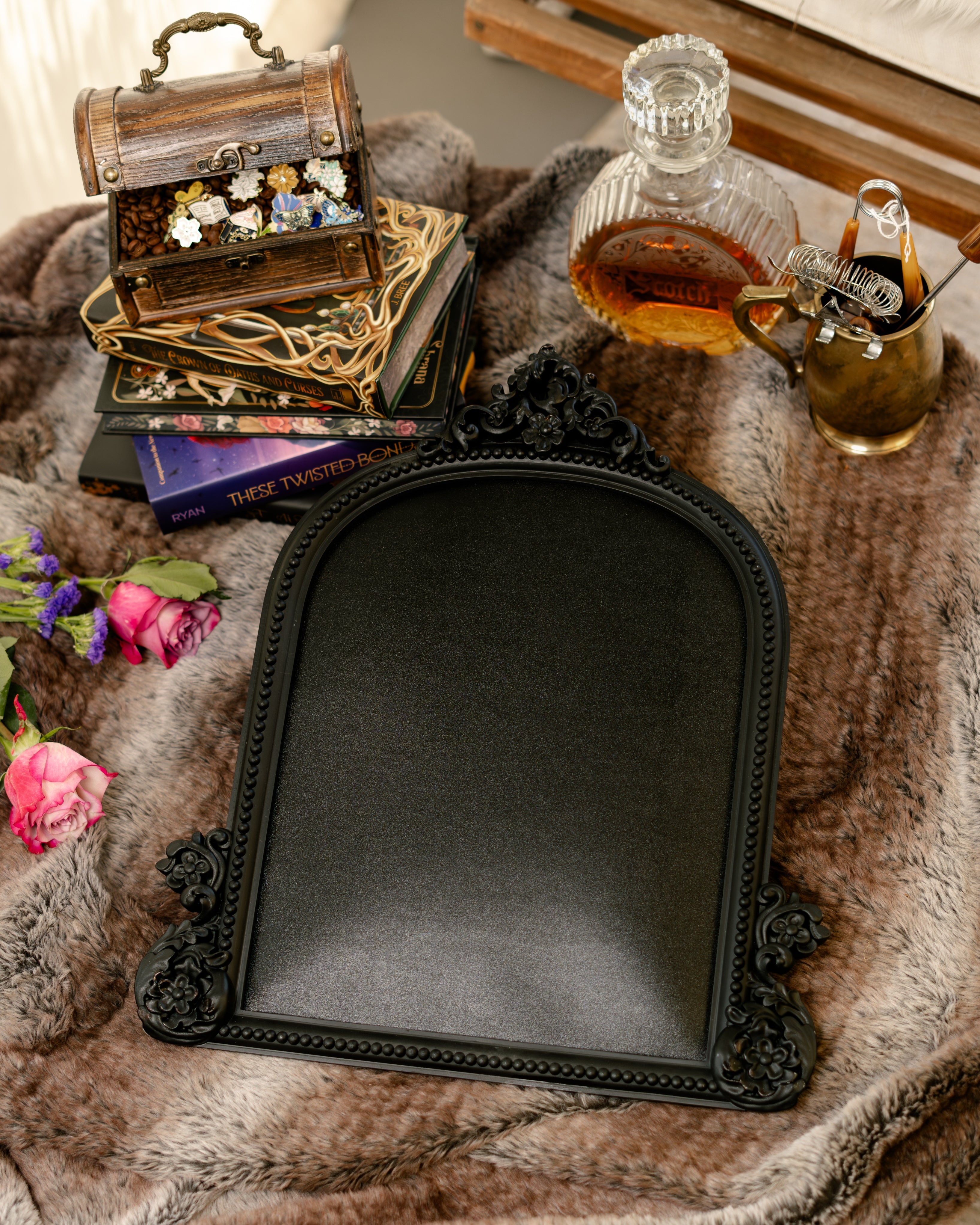 The Onyx Arch Pinboard