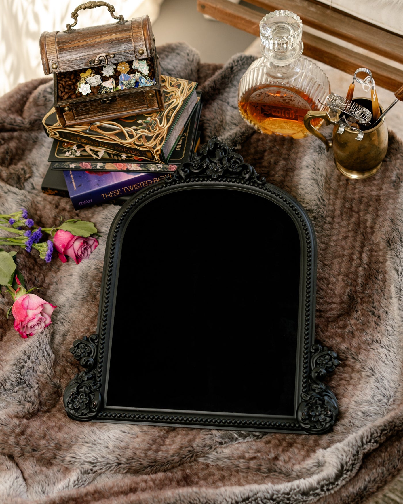 The Onyx Arch Pinboard