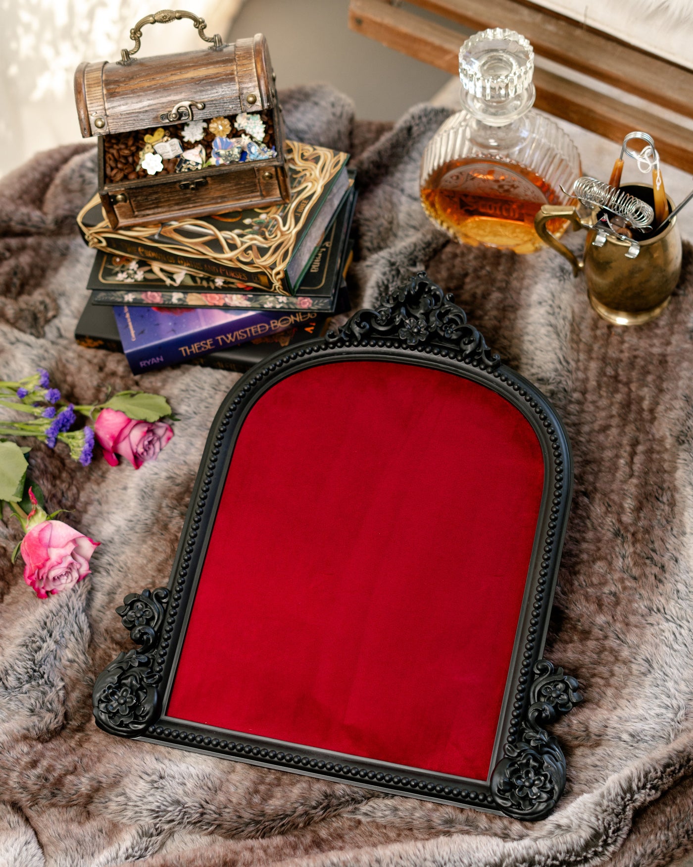 The Onyx Arch Pinboard