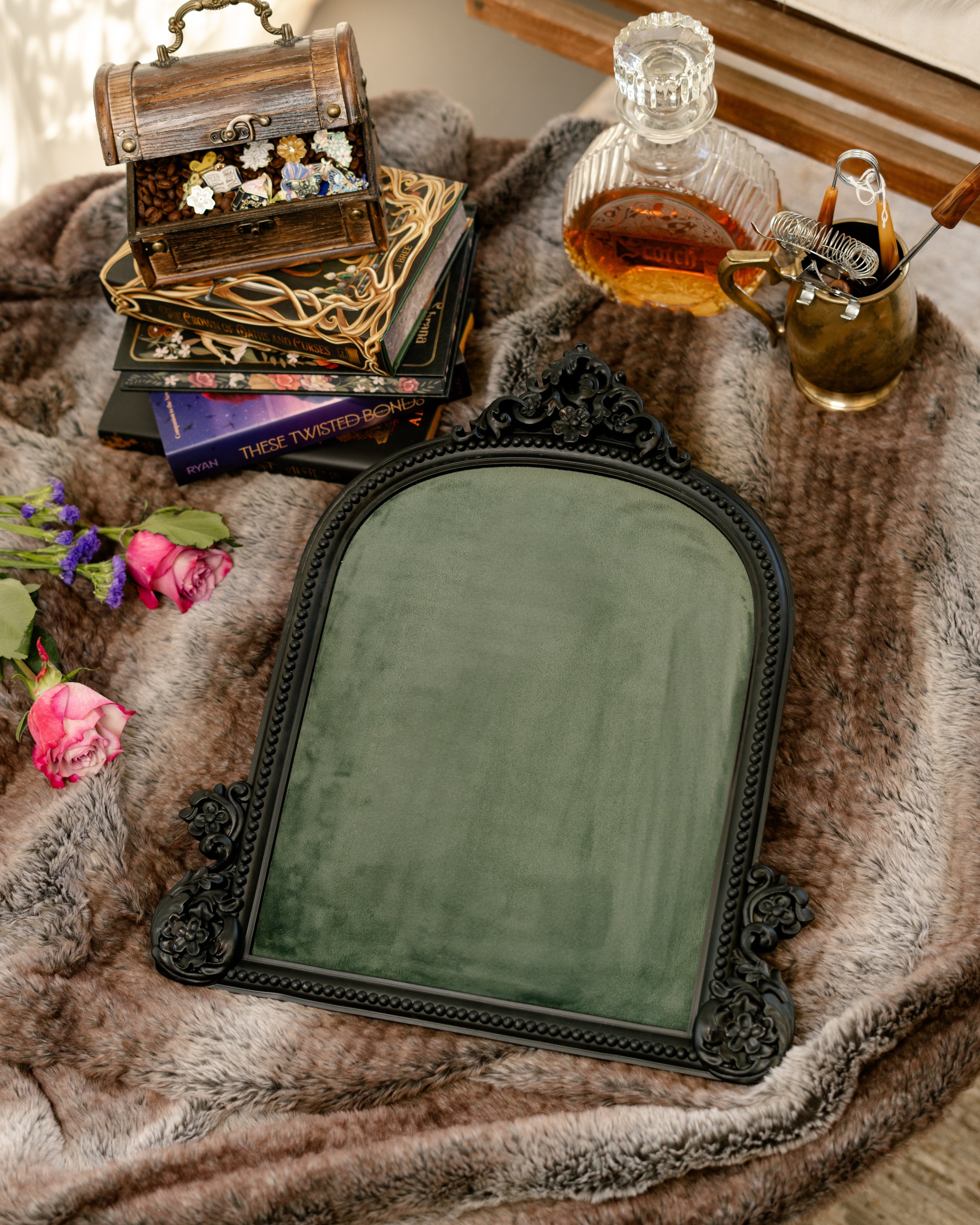 The Onyx Arch Pinboard