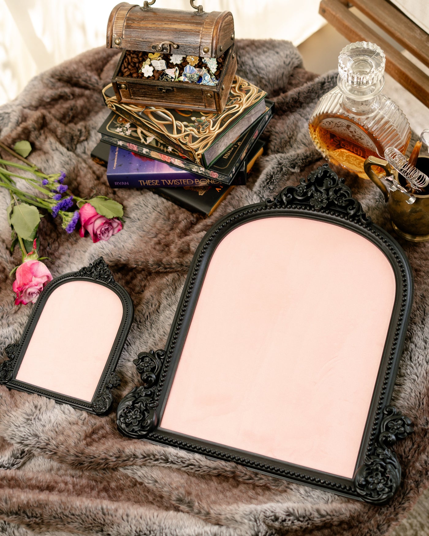 The Onyx Arch Pinboard