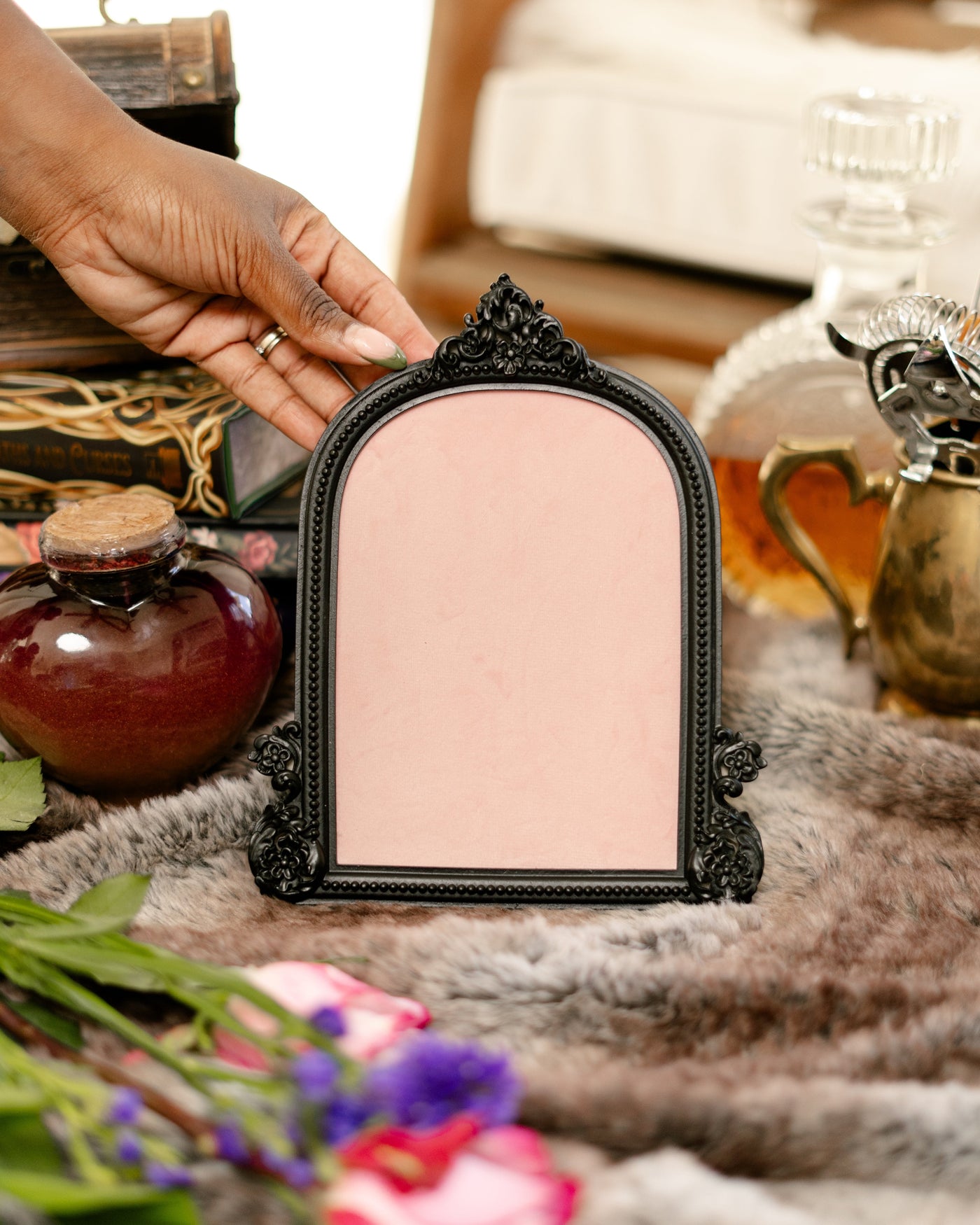 The Onyx Arch Pinboard