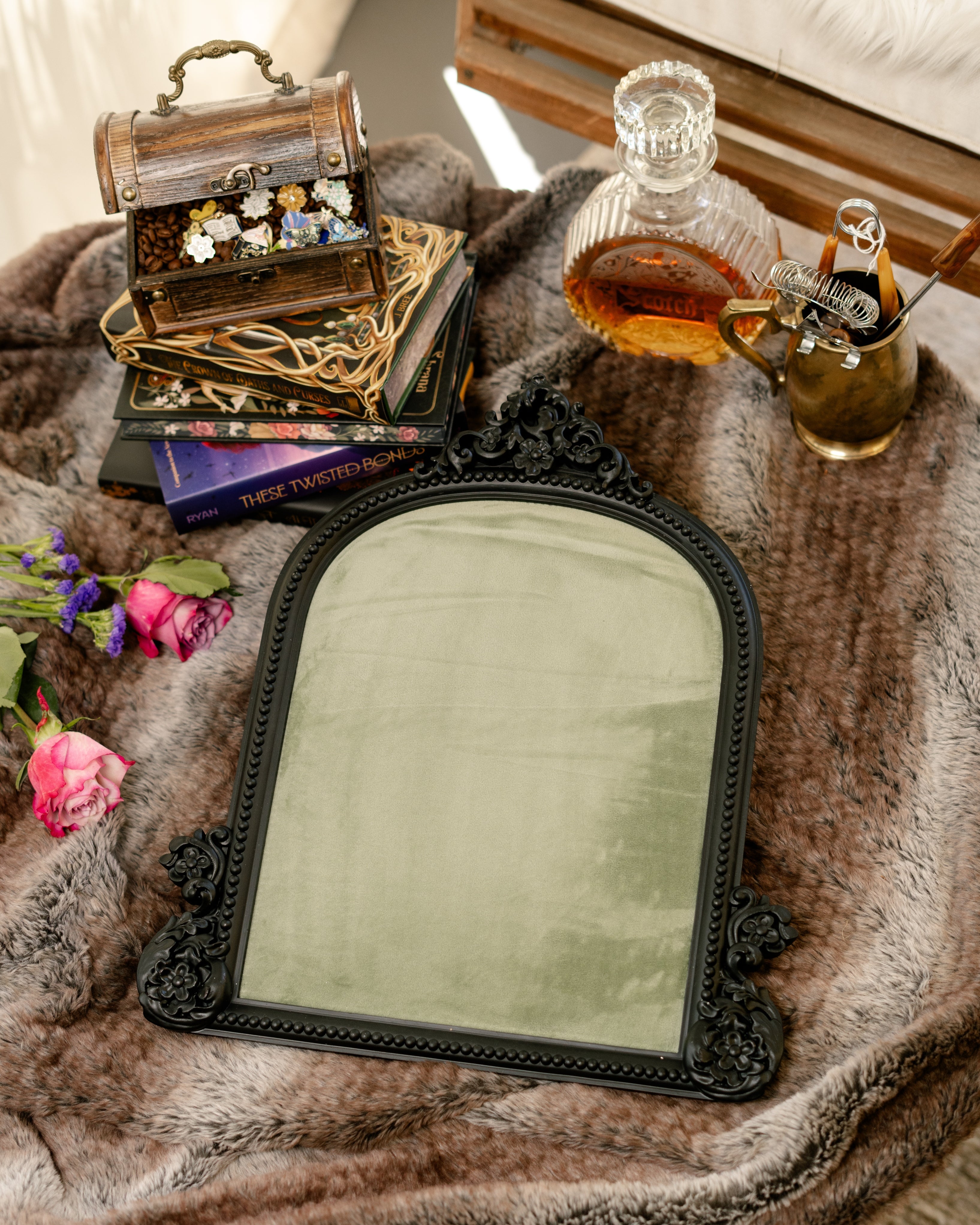 The Onyx Arch Pinboard